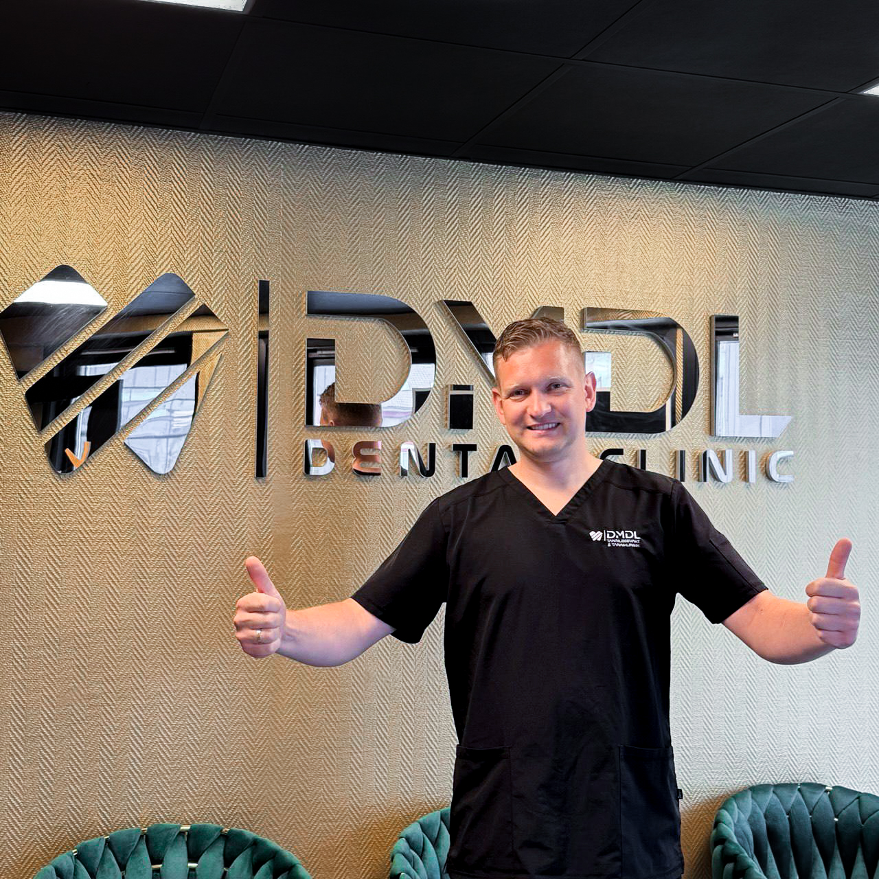 Tannlege Dmitrij Chaustovic ved DMDL Tannklinikk i Kristiansand