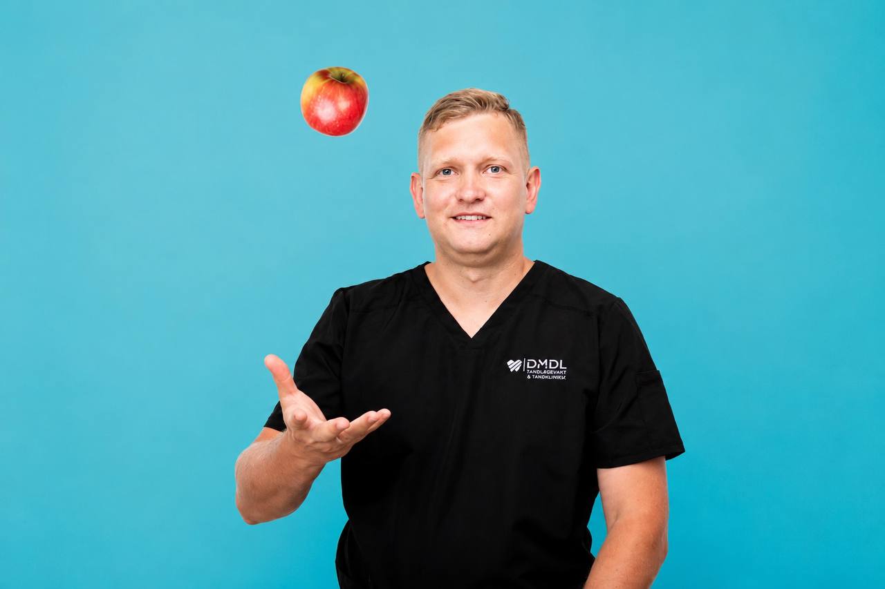 Tannlege ved DMDL Tannklinikk informerer om kontraindikasjoner før kirurgisk tannbehandling i Kristiansand.
