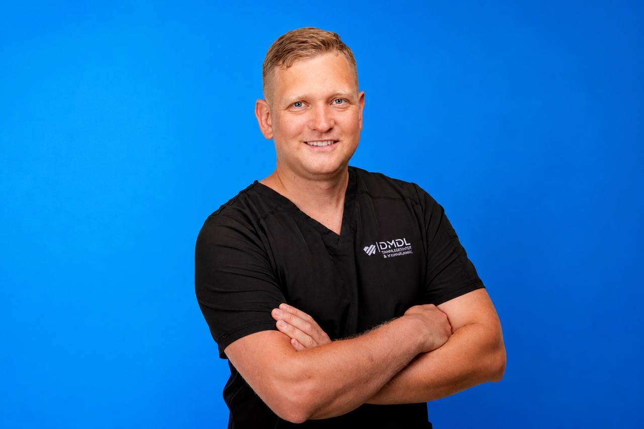 Tannlege Dmitrij Chaustovic ved DMDL Tannklinikk og Tannlegevakt i Kristiansand.