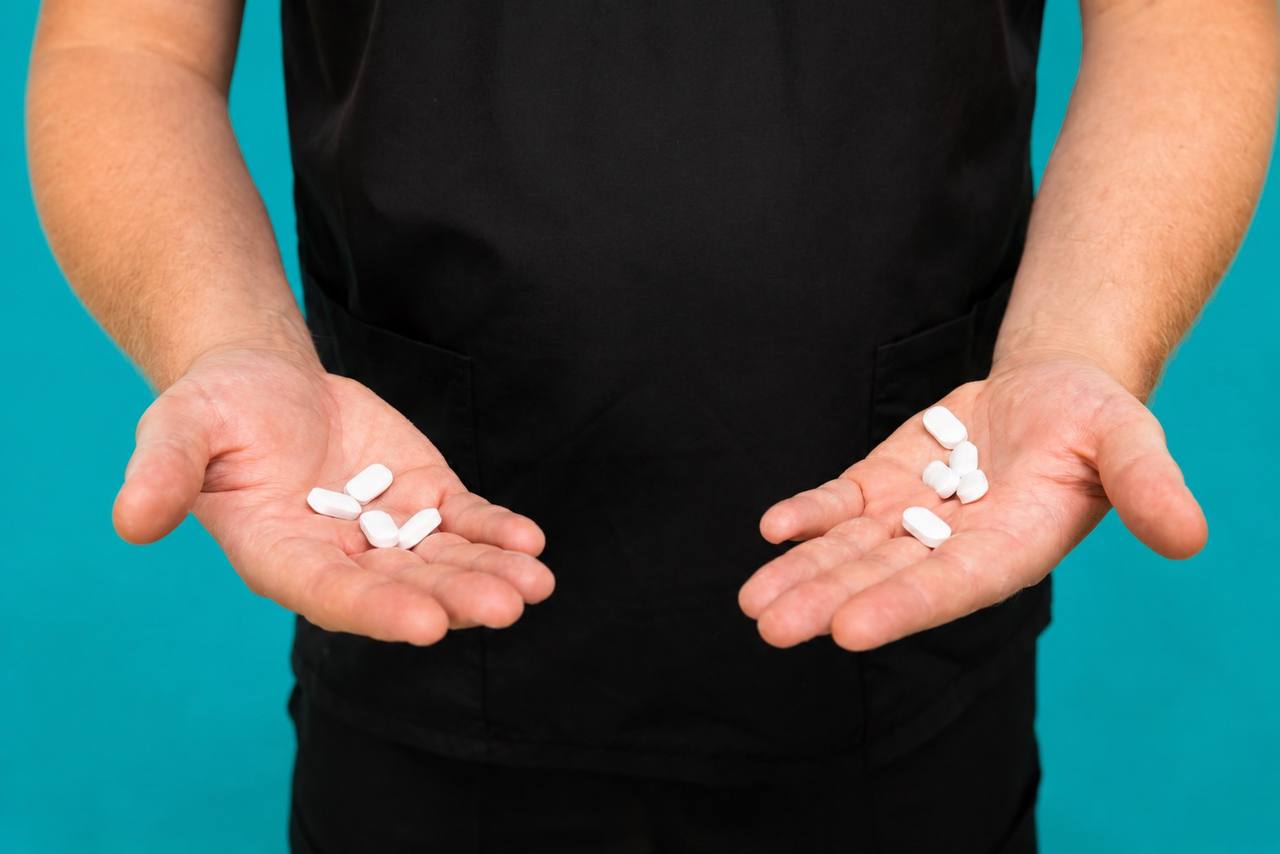 Munntørrhet – undersøkelse og behandling hos tannlege Dmitrij Chaustovic ved DMDL Tannklinikk.